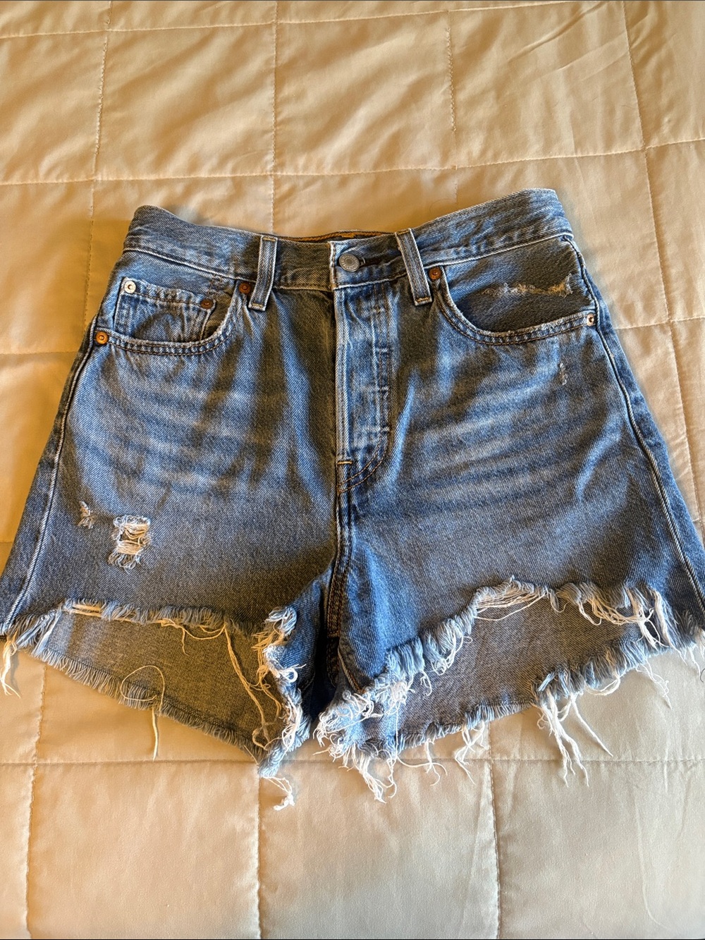 Levi's Ribcage Distressed Raw-Hem Denim Shorts Sz 28 High Rise
